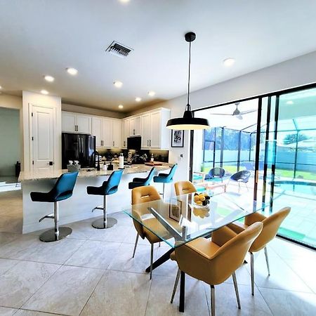 Blue Door Retreat - Luxury Pool Home - Sleeps 8 Cape Coral Luaran gambar