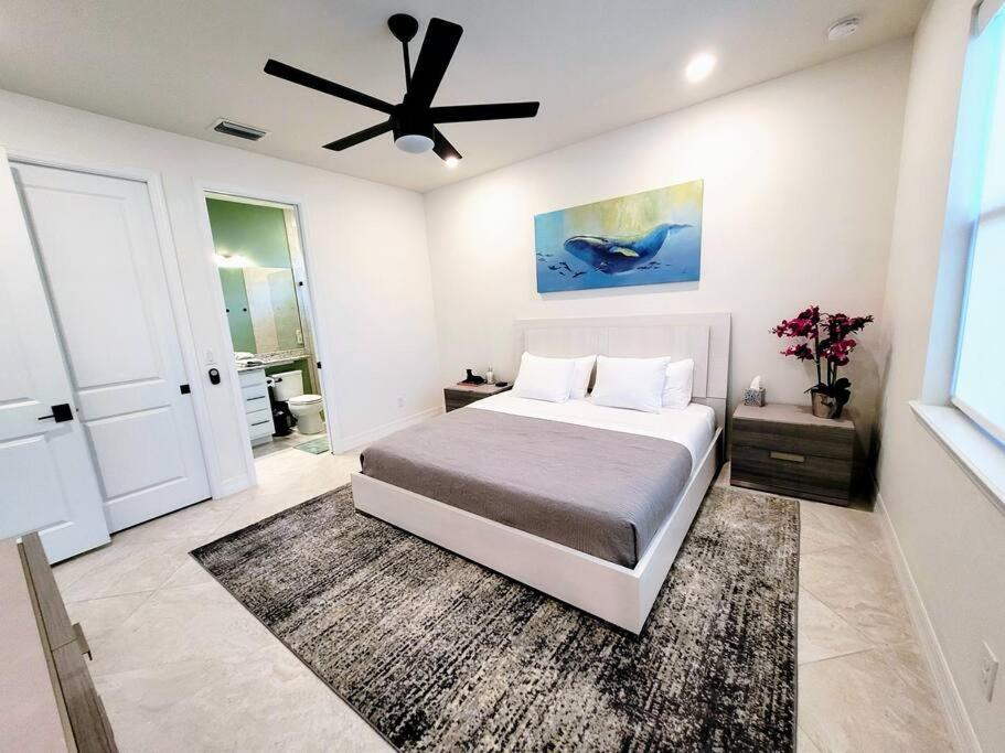 Blue Door Retreat - Luxury Pool Home - Sleeps 8 Cape Coral Luaran gambar