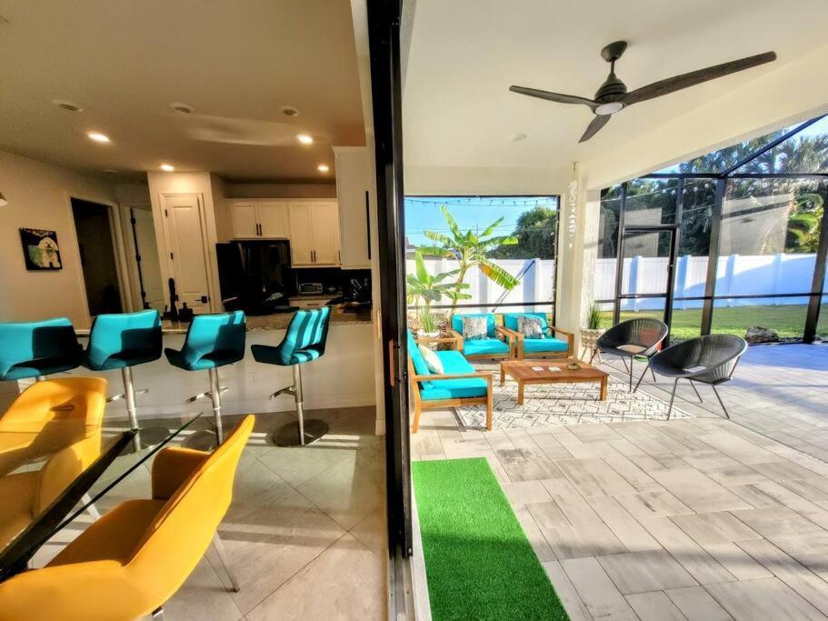 Blue Door Retreat - Luxury Pool Home - Sleeps 8 Cape Coral Luaran gambar