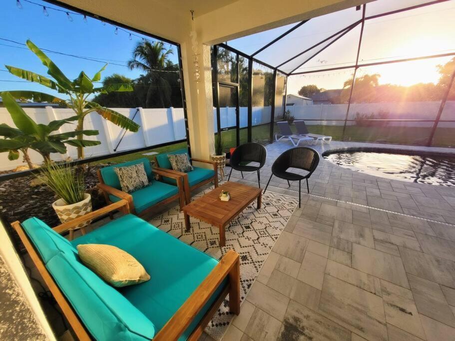 Blue Door Retreat - Luxury Pool Home - Sleeps 8 Cape Coral Luaran gambar