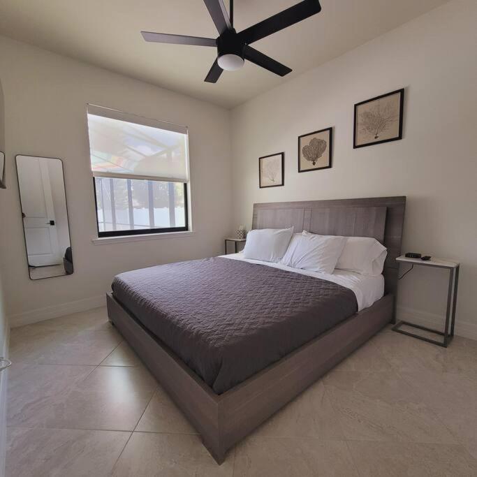 Blue Door Retreat - Luxury Pool Home - Sleeps 8 Cape Coral Luaran gambar
