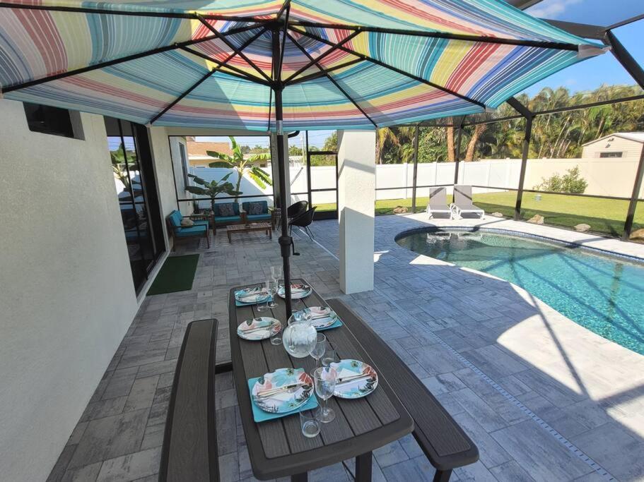 Blue Door Retreat - Luxury Pool Home - Sleeps 8 Cape Coral Luaran gambar