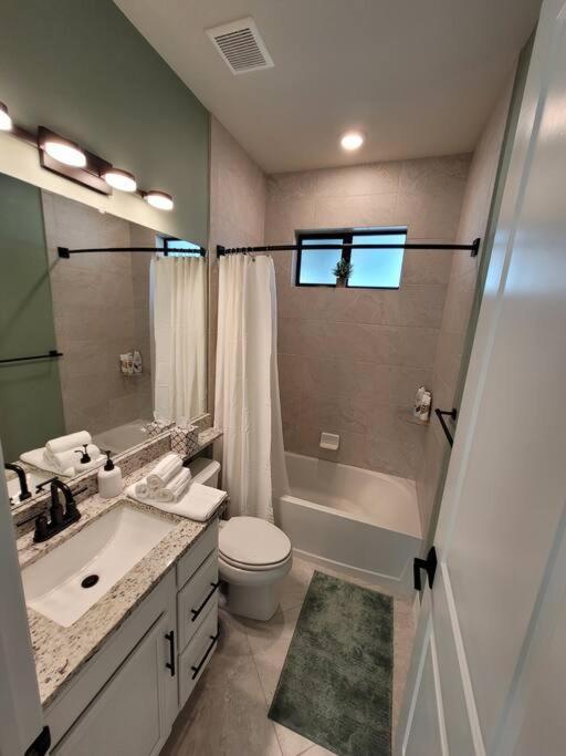 Blue Door Retreat - Luxury Pool Home - Sleeps 8 Cape Coral Luaran gambar