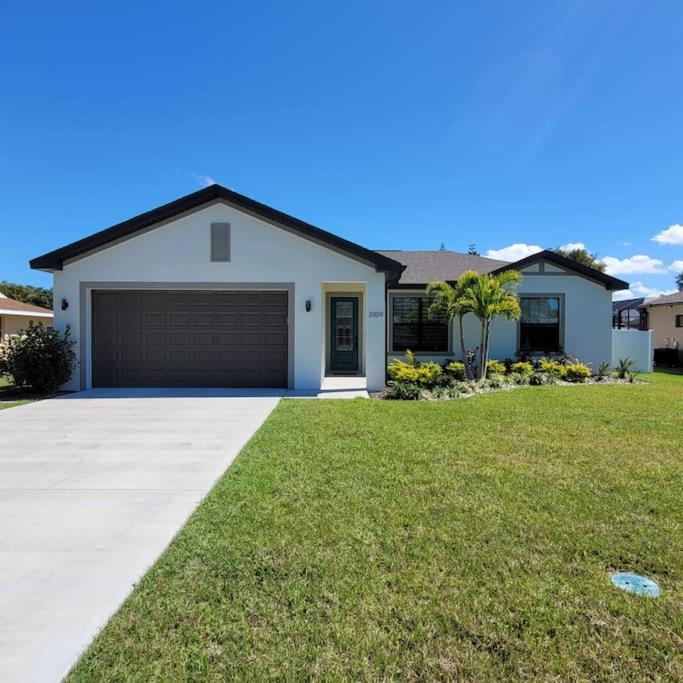 Blue Door Retreat - Luxury Pool Home - Sleeps 8 Cape Coral Luaran gambar